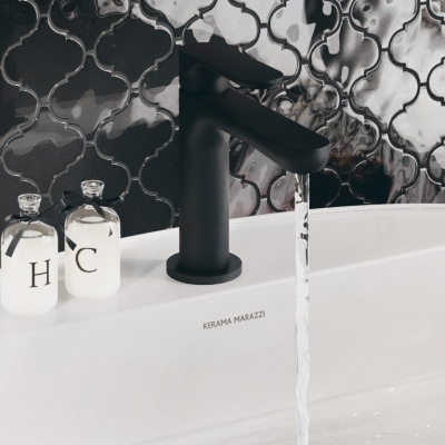 Смеситель для раковины OLE однорычажный без донного клапана 3/8, матовый черный