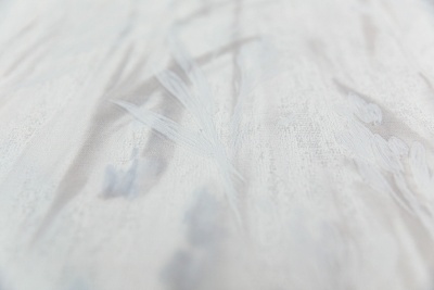 Обои виниловые на флизелиновой основе Отражение мотив, серый Обои виниловые на флизелиновой основе Отражение мотив, серый